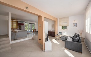 TV - Beautiful home in Porec with WiFi (Porec)