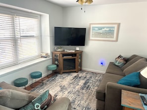 Smart TV, fireplace - Dog-friendly 3 bdrm single family home fenced yard. Cape May Area Fios internet (Villas)