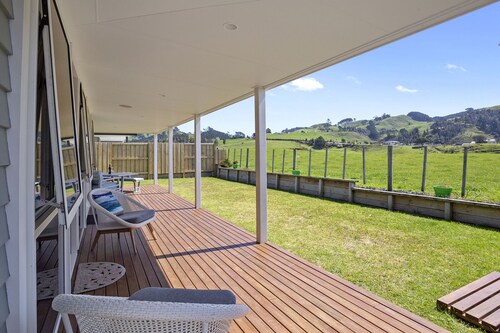 Sky Blue Retreat - Waihi Beach Holiday Home