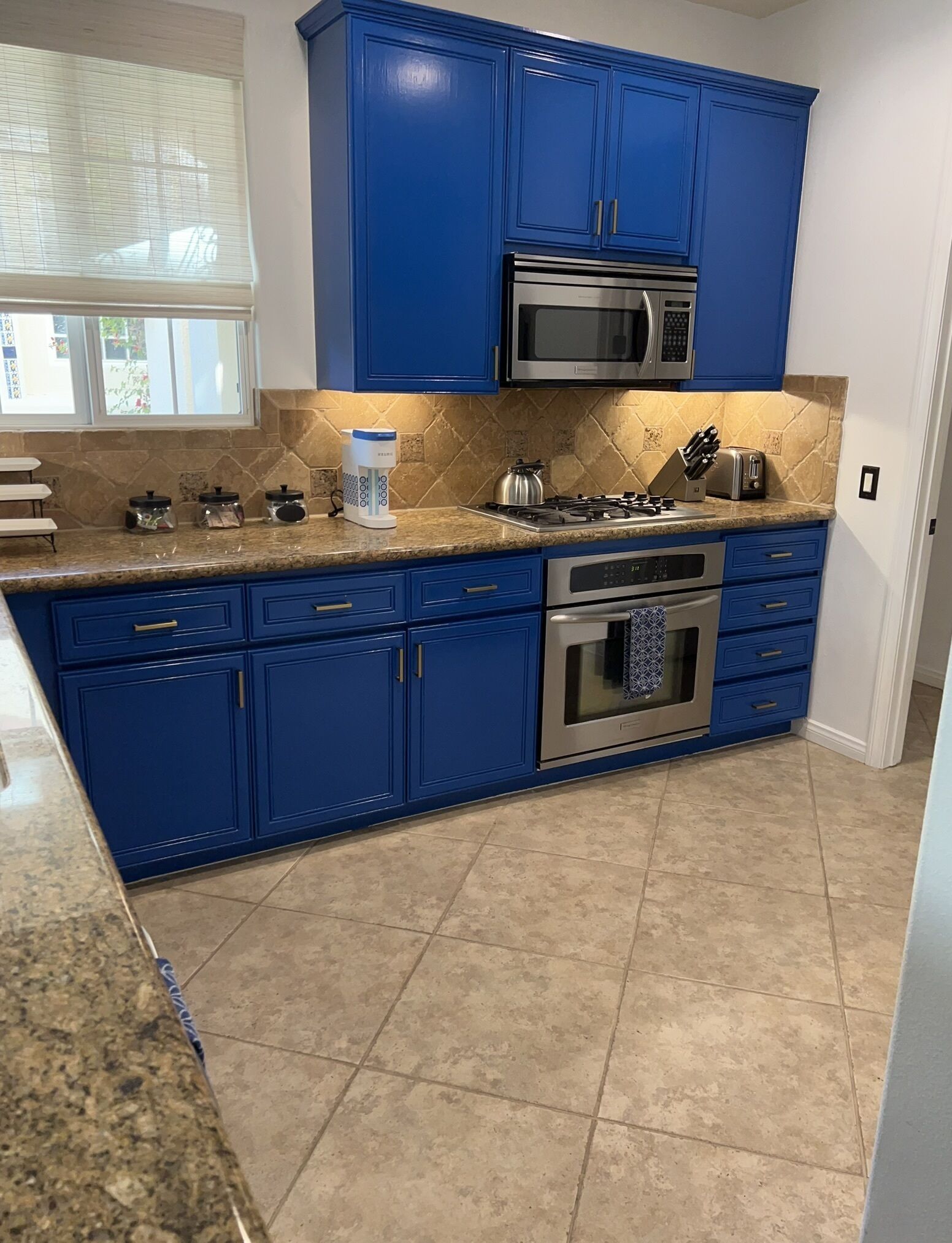 Quiet refuge to play, refresh and work with private pool and jacuzzi!