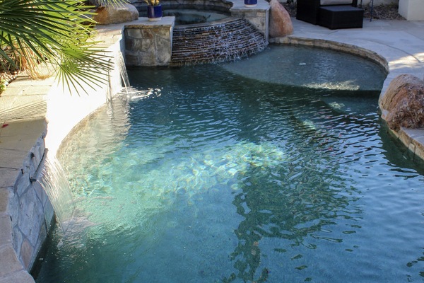 Piscina a l'aire lliure i piscina climatitzada
