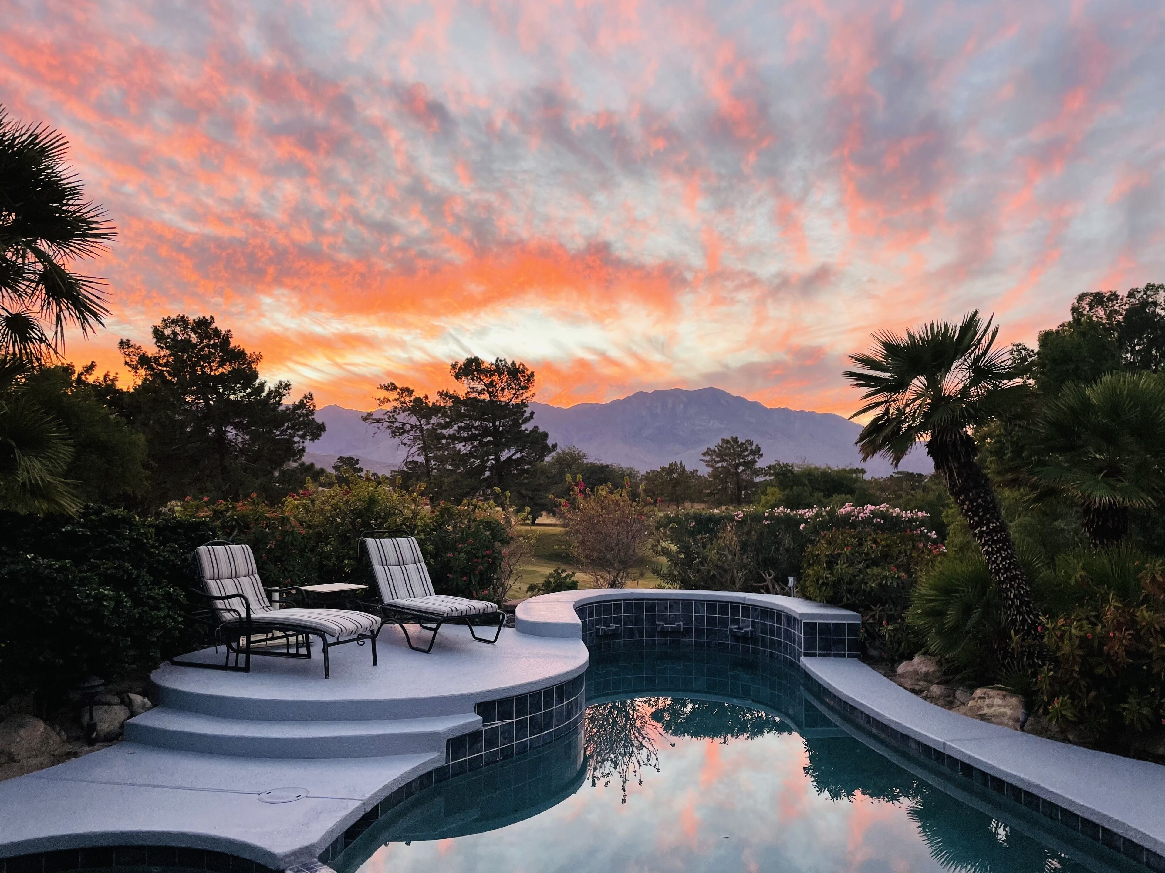 Newly Remodeled 3 Bed 3 Bath Townhome Golf Course&Mountain View & Private Pool