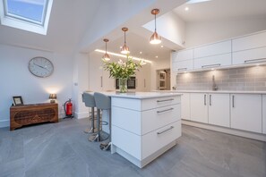 Fridge, microwave, oven, stovetop - Total luxury in the heart of Stratford upon Avon  (Stratford-upon-Avon)