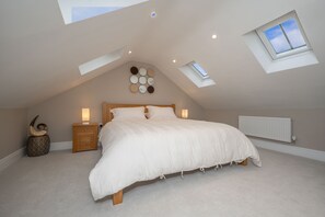 4 habitaciones, tabla de planchar con plancha y cuna de viaje