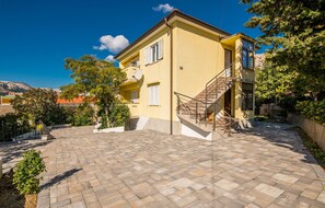 Exterior - Amazing apartment in Baska with WiFi (Baska)