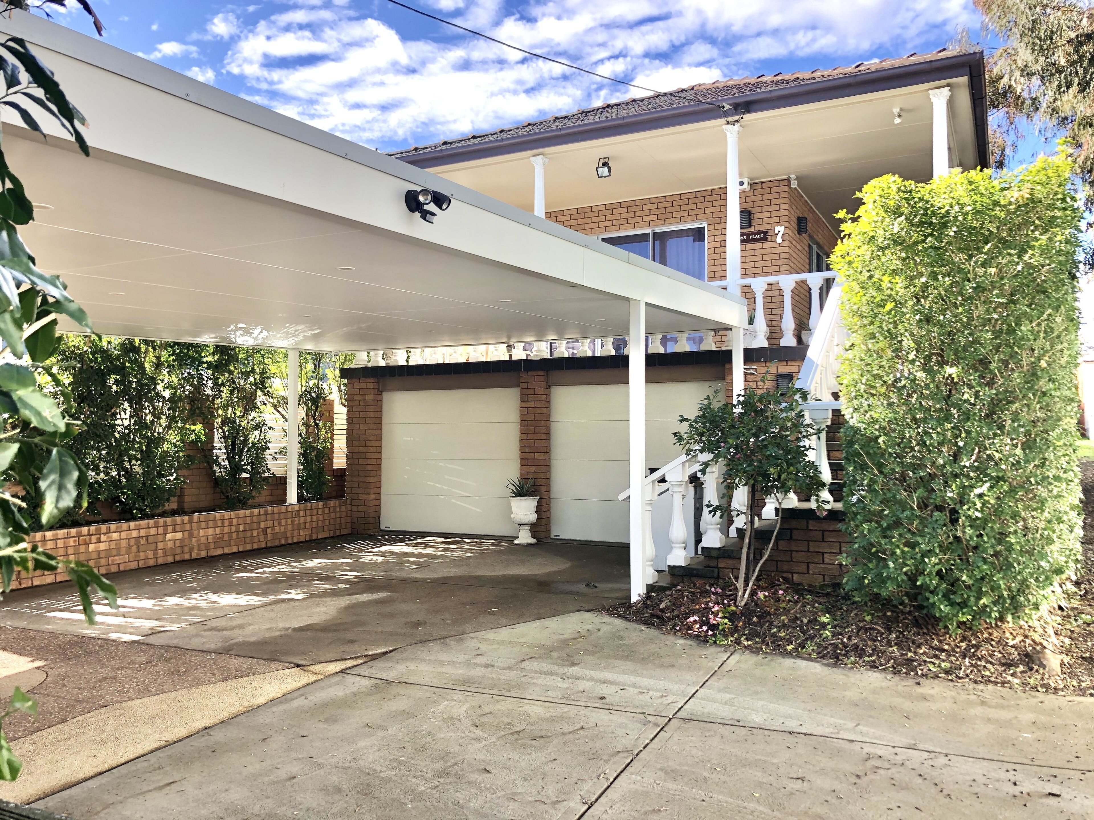 CBD location, walk everywhere 10 mins to vineyards