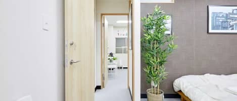 Apartment (301B) | Living area | Flat-screen TV