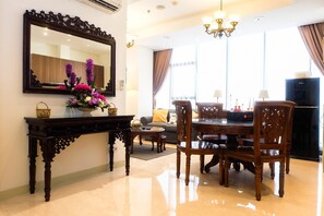Room | In-room dining - Comfy 2BR L'Avenue Apartment (Jakarta)
