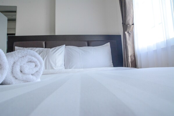 2 bedrooms, free WiFi, bed sheets - Modern 2BR Puri Park View Apartment Near Lippo Puri (Jakarta)