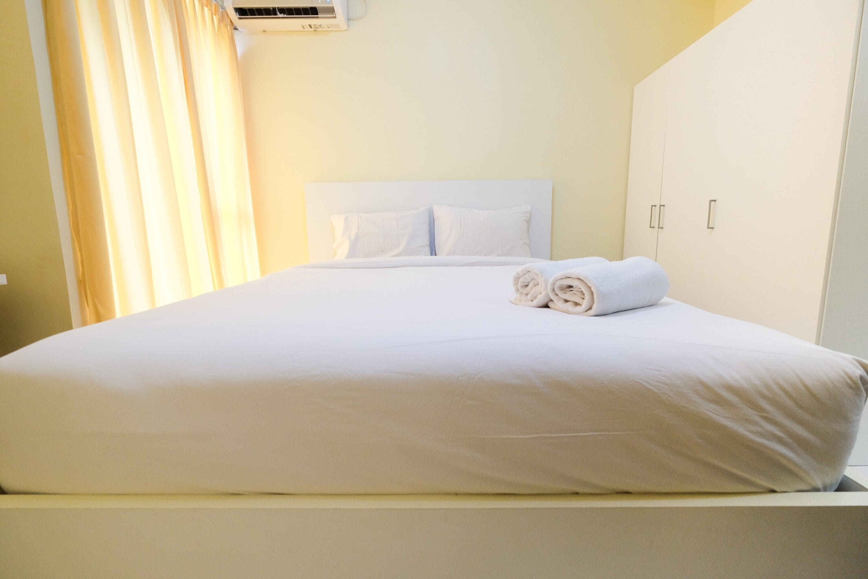 Free WiFi, bed sheets