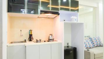 Room | Private kitchen | Fridge, stovetop, cookware/dishes/utensils