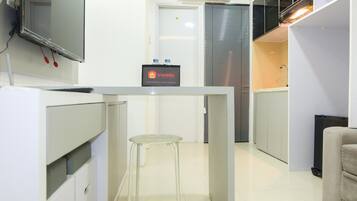 Room | Private kitchen | Fridge, stovetop, cookware/dishes/utensils