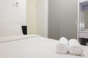 Room | 2 bedrooms, free WiFi, bed sheets - 2BR for 5 Pax Bassura Apartment Next to Mall (Jakarta)