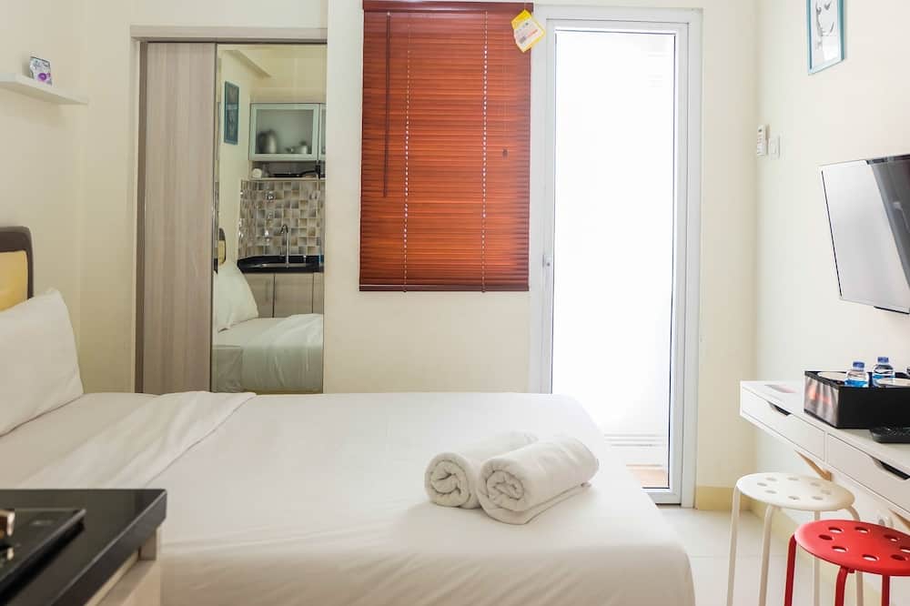 Cozy Studio Apartment Connected to Mall at Green Pramuka