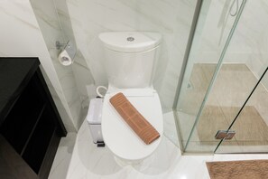 Room | Bathroom | Shower, towels