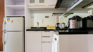 Room | Private kitchen | Fridge, stovetop, electric kettle, cookware/dishes/utensils