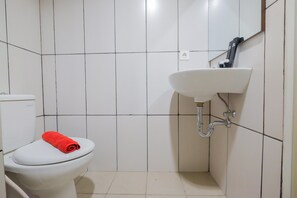 Room | Bathroom | Shower, towels, toilet paper - Elegant 1BR at Grand Kamala Lagoon Apartment (Bekasi)
