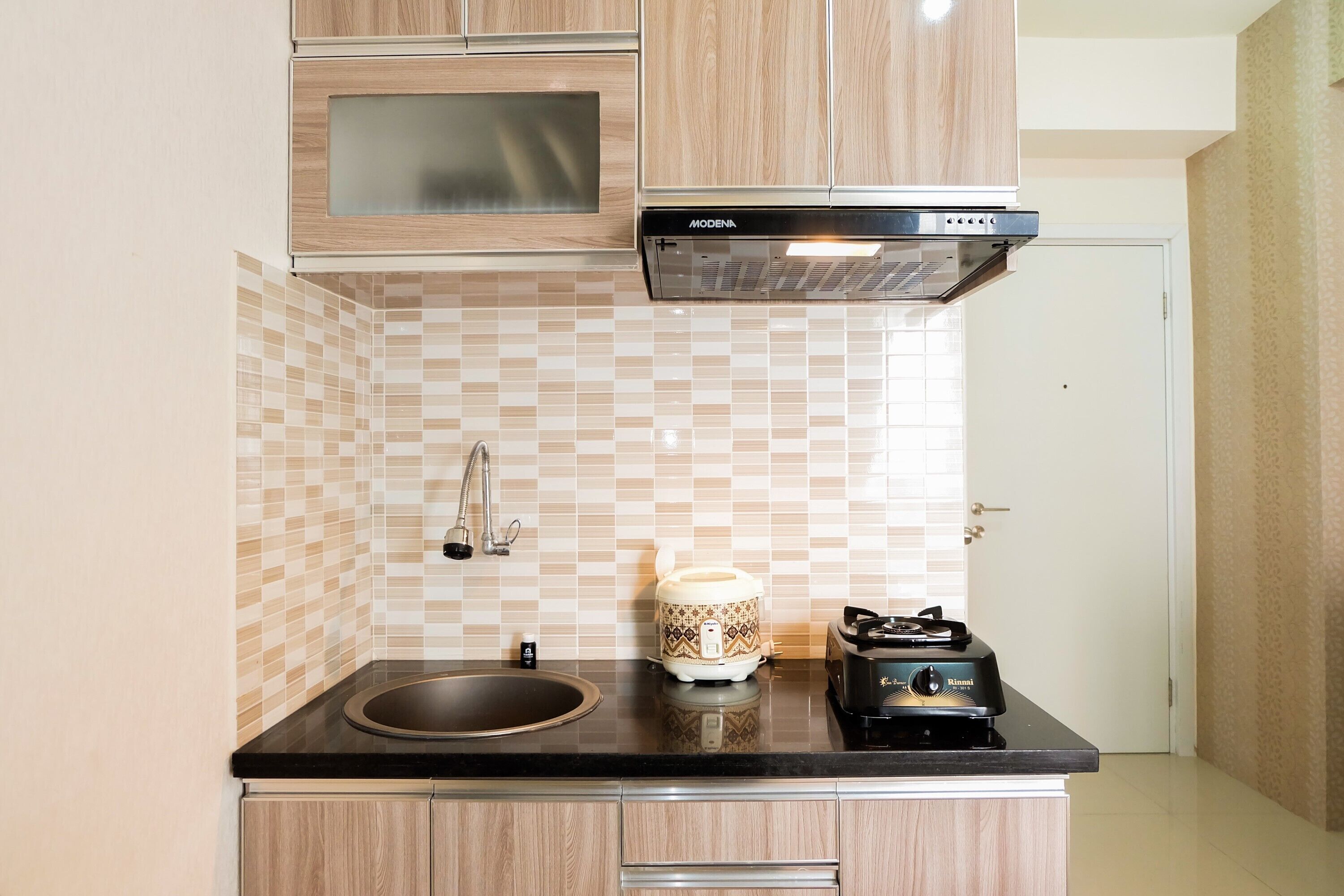 Room | Private kitchenette | Fridge, stovetop, cookware/dishes/utensils