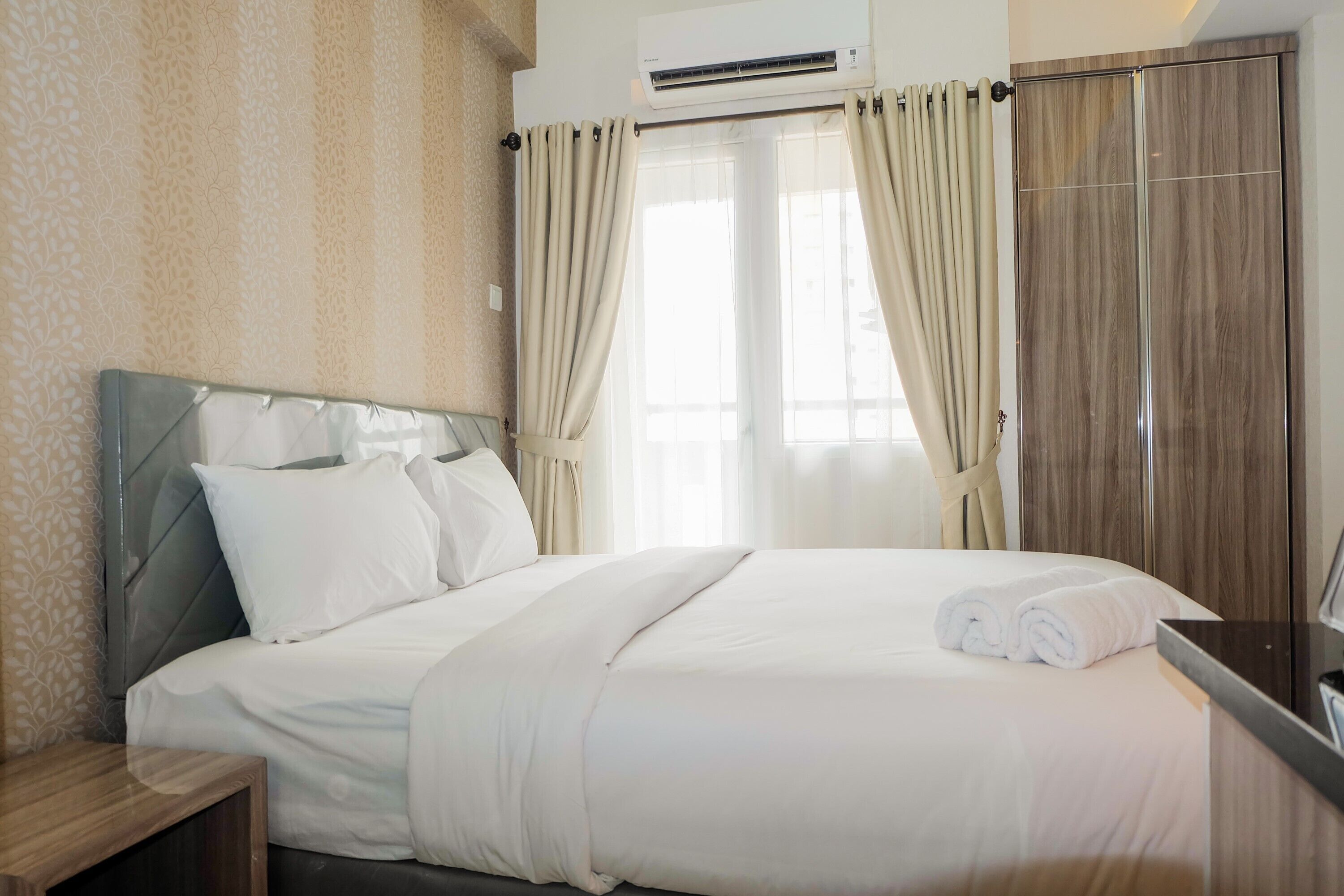 Free WiFi, bed sheets