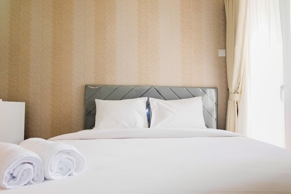 Free WiFi, bed sheets - Comfortable Fully Furnished Studio Green Pramuka City Apartment (Jakarta)