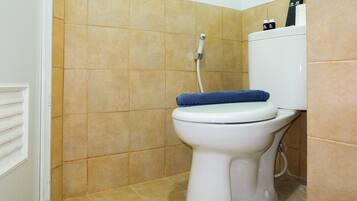 Kamar | Kamar mandi | Shower dan handuk