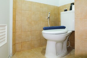 Bathroom - Comfortable Fully Furnished Studio Green Pramuka City Apartment (Jakarta)