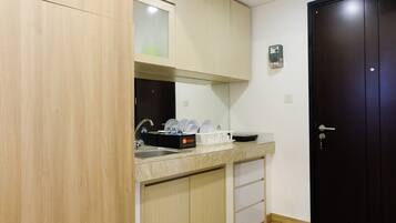 Zimmer | Eigene Kochnische | Kühlschrank, Herdplatte, Kochgeschirr/Geschirr/Besteck