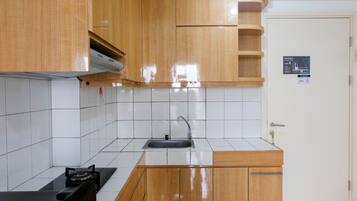 Room | Private kitchen | Fridge, stovetop, electric kettle, cookware/dishes/utensils