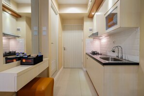 Room | Private kitchen | Fridge, stovetop, cookware/dishes/utensils - Relaxing Studio Grand Kamala Lagoon Apartment (Bekasi)