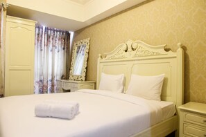 Room | Bed sheets - Homey Studio at The Oasis Cikarang Apartment (Cikarang)