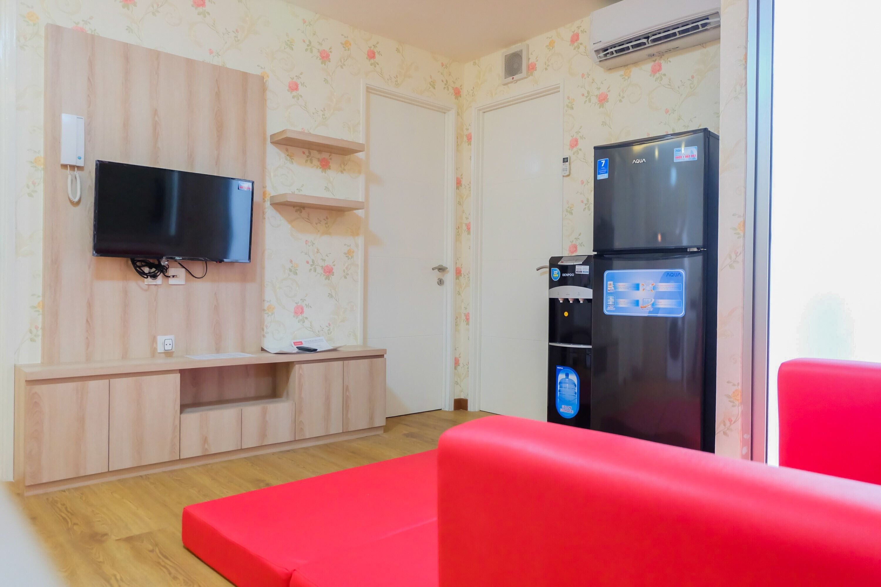 Room | Private kitchen | Fridge, stovetop, cookware/dishes/utensils