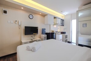 Room | Free WiFi, bed sheets - Newly Furnished Studio at Bassura City Apartment (Jakarta)