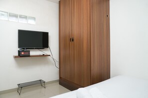 Room | Room amenity - Minimalist Studio 1st Floor at Meruya 8 Puri Kembangan (Jakarta)