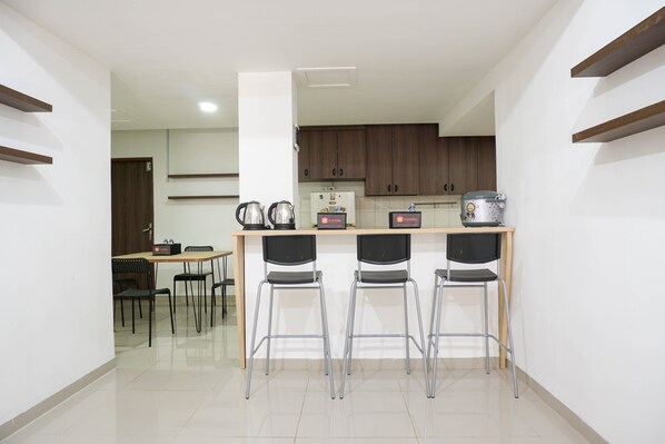 Room | In-room dining - Minimalist Studio 1st Floor at Meruya 8 Puri Kembangan (Jakarta)