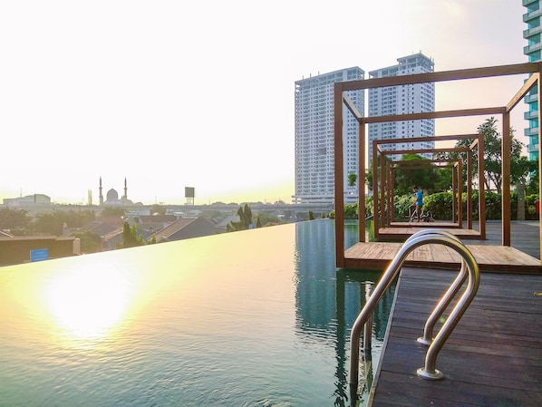 Outdoor pool - Modern 2BR Grand Kamala Lagoon Apartment (Bekasi)