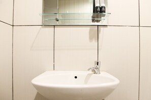 Room | Bathroom | Shower, towels - Modern 2BR Grand Kamala Lagoon Apartment (Bekasi)