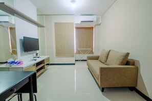 Room | Living room | TV - Comfy 2BR Apartment at Nifarro Park Pasar Minggu (Jakarta)
