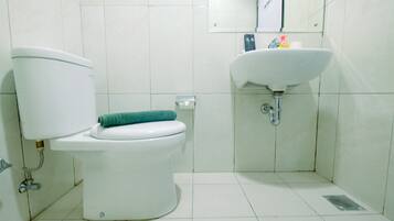 Room | Bathroom | Shower, towels