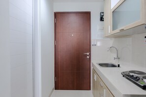 Kamer | Badkamer | Een douche, handdoeken