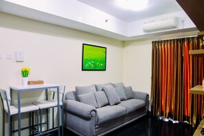 Habitación | Área de sala de estar | Televisión de pantalla plana 