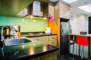 Camera | Cucina privata | Frigorifero, microonde, piano cottura, bollitore elettrico