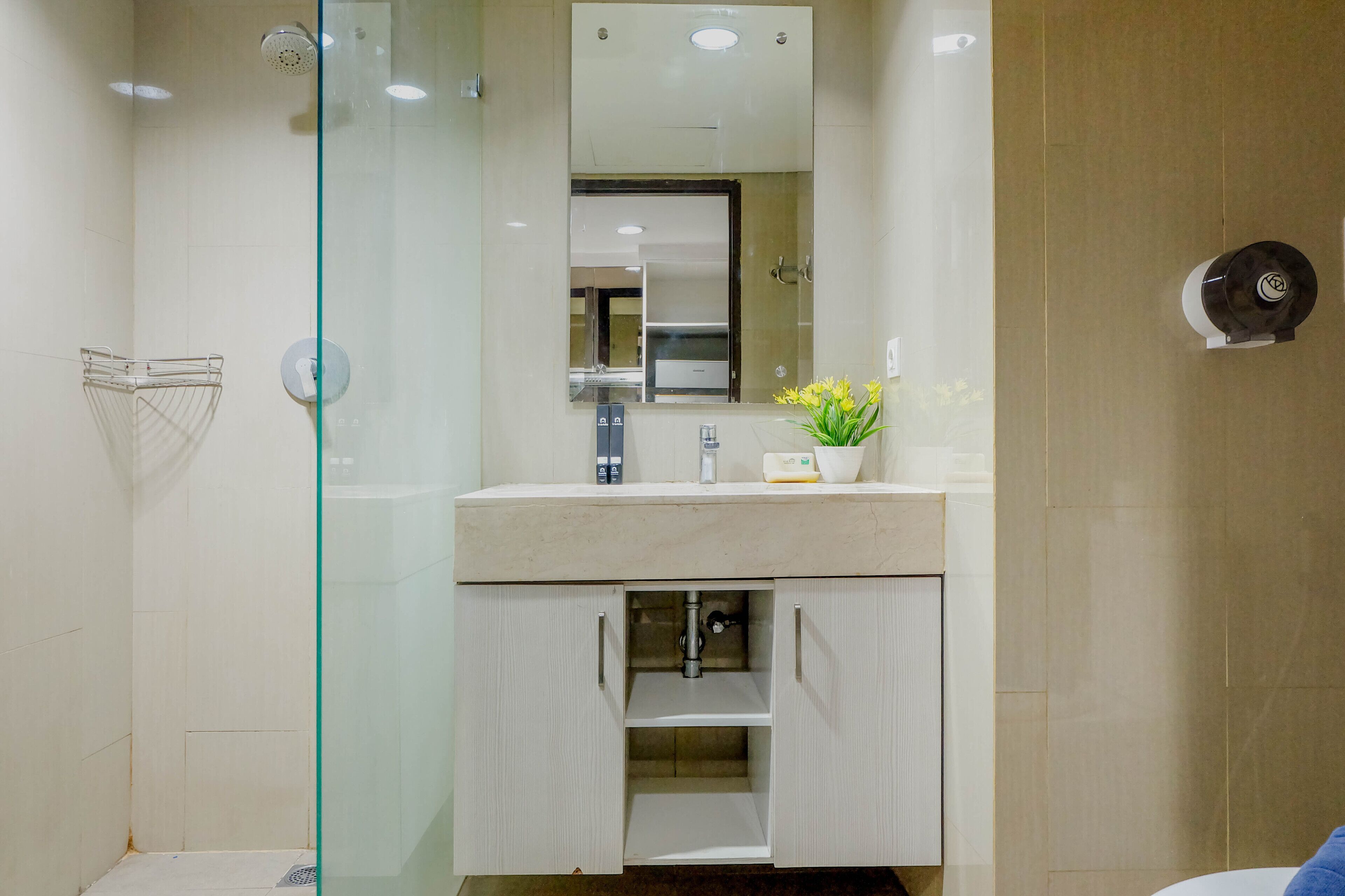 Room | Bathroom | Shower, free toiletries, towels