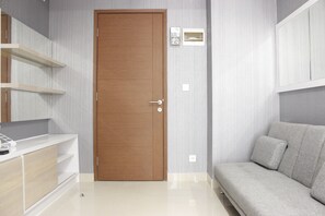 Room | 1 bedroom, bed sheets - Luxury 1BR Sudirman Suites Apartment Bandung (Bandung)