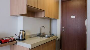 Kamar | Dapur pribadi | Lemari es, kompor, dan peralatan masak/sendok-piring