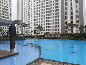 Outdoor pool - Cozy Room Studio M-Town Apartment (Gading Serpong)