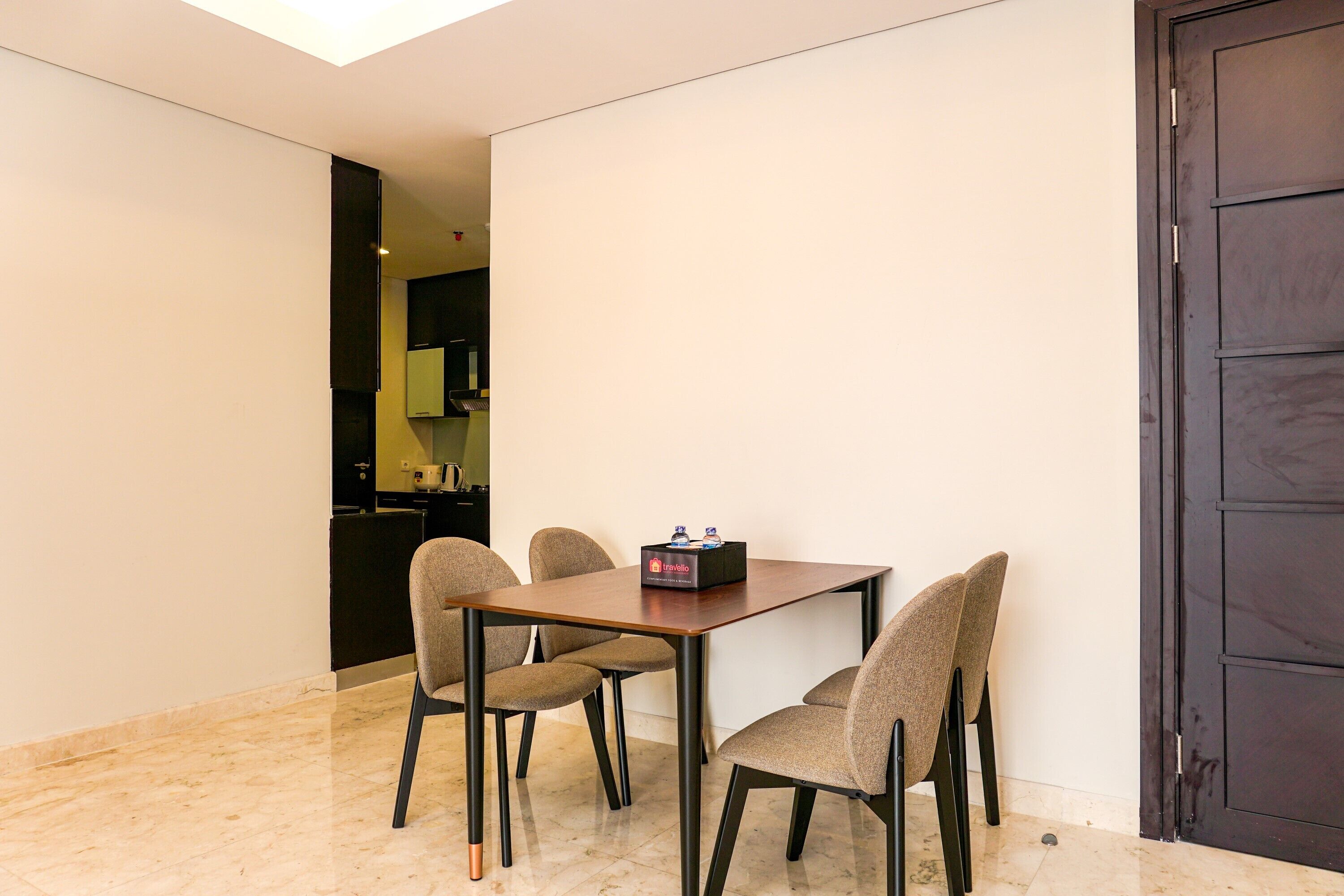 Room | In-room dining