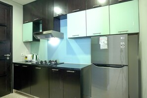 Room | Private kitchen | Fridge, stovetop, cookware/dishes/utensils - Cozy 2BR @ The Empyreal Condominium Epicentrum Apartment (Jakarta)
