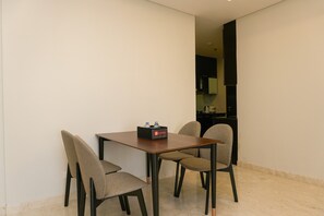Room | In-room dining