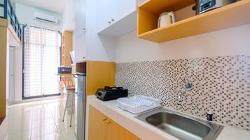 Room | Private kitchen | Fridge, stovetop, cookware/dishes/utensils