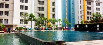 Bright 2BR Apartment at Paramount Skyline